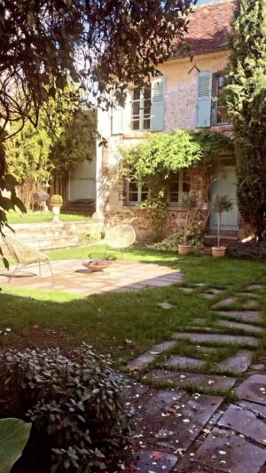 Benoît Dubois Instagram - Comme un jour d’été au mois d’octobre dans mon jardin secret 🤫🍃🍂 #maisondecampagne #jardinsecret #paysagiste #bourgogne