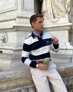 Benoît Dubois Instagram - Le printemps à Paris 🌷 J’adore le retour des beaux jours ! On partage un matcha ? 🍵

#outfit #printemps #matcha 
DA : @itsnotbenny