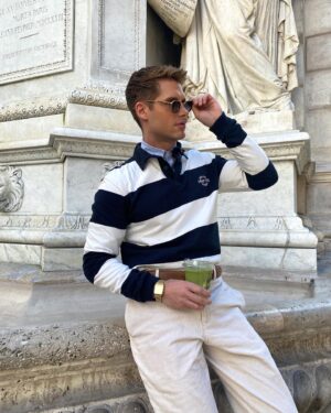 Benoît Dubois Instagram - Le printemps à Paris 🌷 J’adore le retour des beaux jours ! On partage un matcha ? 🍵

#outfit #printemps #matcha 
DA : @itsnotbenny