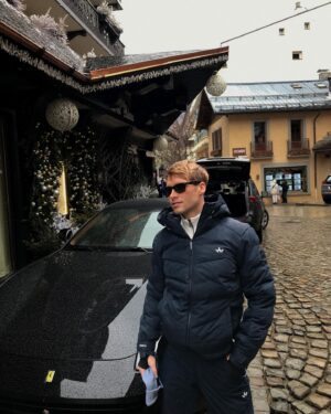 Benoît Dubois Instagram - Après-ski in Megève ❄️ 

#megevemoments #sportdhiver #outfitinspiration 
#montagne