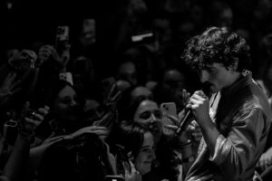 Benson Boone Instagram - I have never seen crowds like the last couple nights. Over and over again I’m pinching myself just hearing you guys sing the new songs. I can’t thank you all enough, I love seeing your faces and hearing your voices, thank you for making this tour such a beautiful thing.

📸: @mclean.long 1,5,8
@shaydenschoonover 2,3,4,6,7,9,10