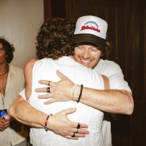 Benson Boone Instagram - From playin shows to singin ol tunes with my brother. Wouldn’t take it any other way. I love this tour I love these crowds and I love this job. Don’t you ever let me quit. Thank you Paris, thank you Europe.

📸: @shaydenschoonover 2,6,7,8,9
@mclean.long 1,4,5