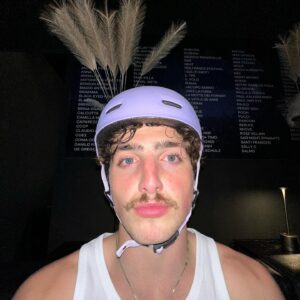 Benson Boone Instagram - 1. BILLION. STREAMS.

Thank you. I love you. I appreciate you. I would go to the ends of this earth for you.