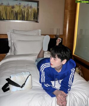 Benz Panupun Vongjorn Instagram - Pillow talk 💤