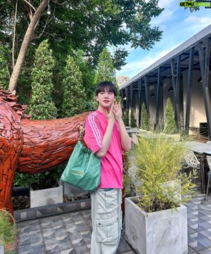 Benz Panupun Vongjorn Instagram - 🌞🌷