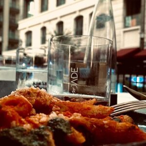 Berat Efe Parlar Instagram - Muhteşem bir mekanda efsane italyan lezzetlerini tadacağınız @mrjadeitaly .  Özkan abimin @mrjade İstanbullulara armağanı olmuş. Hayırlı Uğurlu olsun 🧿🧿