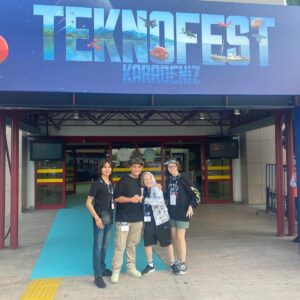 Berat Efe Parlar Instagram - #TEKNOFEST Havacılık,Uzay ve Teknoloji Etkinlikleri Kapsamında Samsun’dayız.  @trt1  @tozkoparandizi @teknofest.  Saat 13.00 da ALANDA BULUŞALIM
