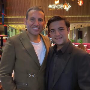 Berat Efe Parlar Instagram - Muhteşem bir mekanda efsane italyan lezzetlerini tadacağınız @mrjadeitaly .  Özkan abimin @mrjade İstanbullulara armağanı olmuş. Hayırlı Uğurlu olsun 🧿🧿