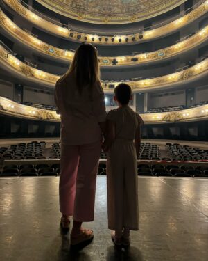 Bérénice Bourgueil Instagram - Une famille de saltimbanques… jusqu’à la petite dernière !!!
C’est elle qui foule en ce moment les planches du théâtre Royal de Namur !
