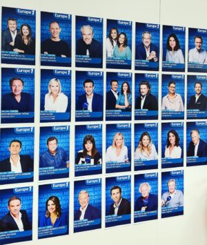 Bérénice Bourgueil Instagram - Très joli mur de nouvelle année !
Ravie de faire partie de cette équipe @europe1.
Rdv tous les samedis dès 15h pour « C’est arrivé près de chez vous » avec @clara_leger @laurentbarat_officiel @nicolasbuytaers @el_beubeu_ et Marc Giraud !!!