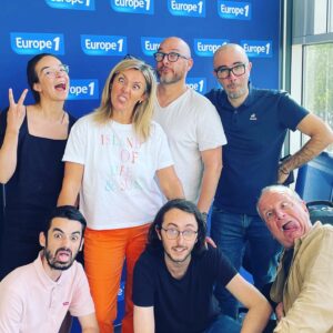 Bérénice Bourgueil Instagram - On passe l’été ensemble ! Venez nous rejoindre tous les jours de la semaine de 16h à 18h sur @europe1 pour C’est arrivé près de chez vous !
On s’amuse, on rigole, on apprend et on joue ! On vous offre un an de vacances : 4 semaines sur les BOAT.fr ! @leboat.france 
On vous attend !!!
@clara_leger @pierregalibert @julesbleblond @remi.jacob @el_beubeu_ @alexandrehmr