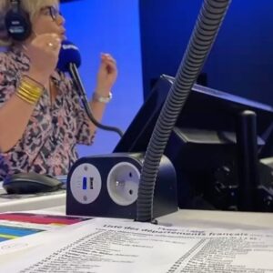 Bérénice Bourgueil Instagram - Je profite de cette dernière émission pour remercier les auditeurs, TOUS les auditeurs de TOUTES les radios sur lesquelles j’ai pu exercer mon métier, ma passion ❤️‍🔥 ( @europe1 @belrtl @rtl_france @cheriefm @nrjhitmusiconly ). J’ai toujours fait ce métier pour VOUS !
J’ai adoré et pris du plaisir à chacune de mes interventions. Et si je vous ai procuré un peu de joie, de rire, d’émotion, alors j’ai réussi ma vie professionnelle.
On s’entendra certainement une prochaine fois. En attendant, continuez à écouter la radio et prenez-en plein les oreilles ! Sans oublier…. L’APÉRO !!!!