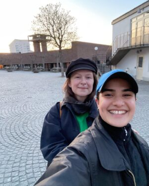 Beri Gerwise Instagram - KRIS. Frida, det verkar som att vi måste säga hejdå till den här nu och på riktigt den här gången. Men jag säger inte hejdå till dig, aldrig aldrig någonsin. Vilken underbart fin slump och chans jag fick att lära känna dig såhär och råkade få fortsätta med det i 3 år. Du har hört min summering så jag ska inte dra hela alltet här. Men jag vill berätta att KRIS öppnade universum för mig och jag fick lära mig the ropes med @fribec vid min sida, tack för rustningen. TACK till team @kulturhuset_vallingby och team ”KRIS” som höll den här pjäsen med varma händer tills vi fick visa upp den. ❤️‍🔥 Inga namn nämnda, inga namn glömda. Tack @maja.salomonsson.3 för förtroendet. Och sist men inte minst TAAAAAACK till alla som kommit och sett oss och alla fina ord och alla otroligt fina recensioner. Tror ni fattar hur stolt jag är över den här. Okej! Det var det. Nu gör vi den här grejen en sista gång ikväll och sen ses vi en annan gång i en annan värld. KRAM.