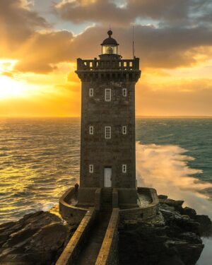 Berk Hakman Instagram - sunset 3  Kasım/2021

#france #fransa  #lighthouse #photography #kermorvan #travel #travelphotography #naturephotography  #fotografheryerde #allshotsturkey #streetphotography #photo #folkgreen #kadrajturkiye #kadrajimdan #kadraj_arkasi  #allshots #aniyakala #fotografdukkanim #yourshotphotographer #earthpix  #fotoğrafçılık 
#fotografias #fotoğraf #discover_vacations #foto #500px #shutterstock #beautifuldestinations #objektifimden