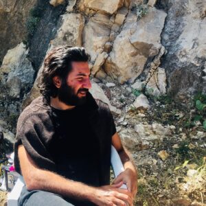 Berkay Ateş Instagram - Obruklardan çıkarıp ( son iki foto )🌪️
Fransa’ya gönderen.🍾
‘KaranlıkGece’ye teşekkür ederim.