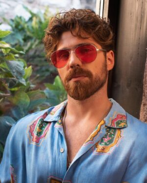 Berker Güven Instagram - 🟪Pinky Blinders🟦
📸 : @cemtalu 
Special thanks to @ggmanagements 
Styling by : @irmakozdener 
@muratcanhosgoren 
Hair stylist : @illegal_berber 
@radissonistanbulsultanahmet