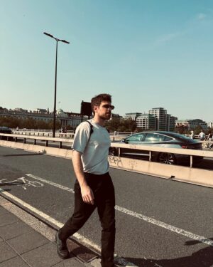 Berker Güven Instagram - Walking on the bridge