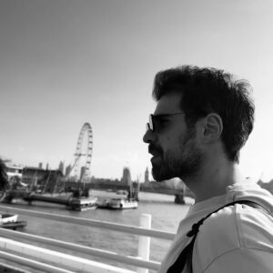 Berker Güven Instagram - Walking on the bridge