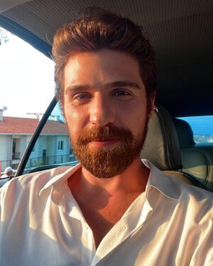 Berker Güven Instagram - Bugün benim doğum günüm. Ne sarhoşum, ne de yastayım. Gayet iyiyim. Güzel dilekleriniz için teşekkür ederim :) not: Babam da yaşıyor.