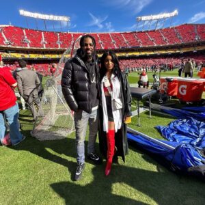 Bernard Harvey Instagram - Game day let’s go @chiefs. We got that W!!! Thank you @graciehunt for having us ❤️🙏🏾