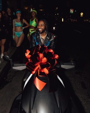 Bernard Harvey Instagram - Birthday was amazing!! 80’s themed. I feel the ❤️ love. Thank you to everyone who came out and celebrated with me. Thank you to @delilah @johnterzian @milofrank @hwoodgroup for hosting🤞🏾Thank you to all my friends and family for always showing me the purest love🥹❤️

📸: @cbradyphotography 
Styled by: @chaineley