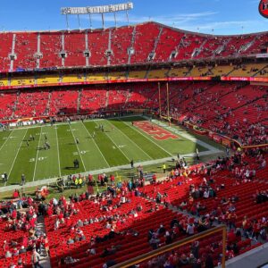 Bernard Harvey Instagram - Game day let’s go @chiefs. We got that W!!! Thank you @graciehunt for having us ❤️🙏🏾