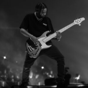 Bernard Harvey Instagram - Justice tour going crazy 🔥
It’s a blessing to perform the songs we created and worked hard on for the Justice album. From the studio to the stage 🤟🏾

📸: @evanpaterakis