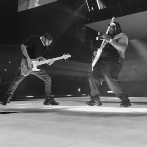 Bernard Harvey Instagram - Justice tour going crazy 🔥
It’s a blessing to perform the songs we created and worked hard on for the Justice album. From the studio to the stage 🤟🏾

📸: @evanpaterakis