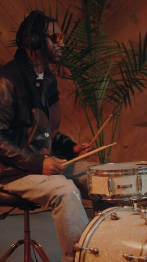 Bernard Harvey Instagram - Yo, if you haven’t already go check out the full creation video of “Can You” on @youtube. Go stream it on all DSPs & watch the official music video! All the links are in my bio up top! 

Also how Mark didn’t know this classic drum fill intro? 🥴 🤷🏾‍♂️😂🤦🏾‍♂️