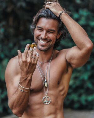 Bernardo Velasco Instagram - Ta vendo a borboleta?! 
Se passar rápido não verás!
.
.
.
📷 @larimarquesphoto 
#foto #fotografia #photo