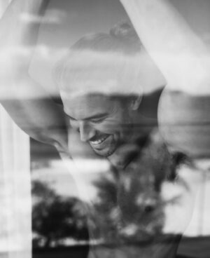 Bernardo Velasco Instagram - Reflexo.
@rafaellealfotografia 
.
.
.
#photography #photo #foto #instagood #instagram #arpoador #rj #errejota #fotografia #instadaily #pb