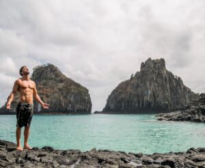 Bernardo Velasco Instagram - Agradecer por mais um novo ciclo que se inicia! 30/01 mais uma volta ao sol!🙏🏼✌🏼🎂🎉🥳👏🏼👏🏼
#parabenspramim #gratidão