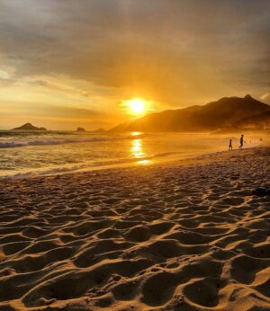 Bernardo Velasco Instagram - Amo esse cenário! 
E vcs?! 
.
.
.
.
#praia #beach #pordosol #sunset #paraiso #rj #errejota #021