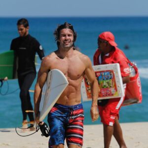 Bernardo Velasco Instagram - Ja que não rolou fotos do surf... 
#praia #beach #beachlife #rj 
📷 @bielgarciaaa