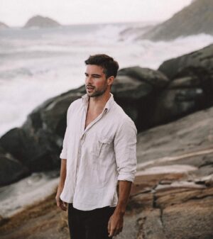 Bernardo Velasco Instagram - Olhando algo ou pagando de model ?! 
.
📸 @santiagomoralles 
.
.
.
#foto #photography #photo #instagram
