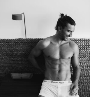 Bernardo Velasco Instagram - A pergunta é...
foto 1 ou 2? Por quê?
.
So pq eu preciso acabar de postar essas fotos... e ainda tem muitas! 
.
.
.
#demoroprapostarenaoposto #foto #photo #photography #instagood #instagram #pb