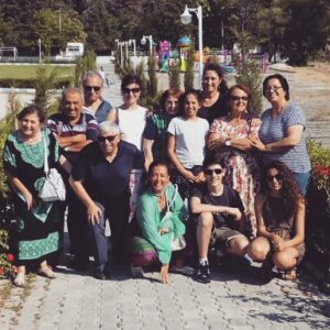 Berrin Arısoy Instagram - Bu daha geniş ailenin bir kısmı..iyi bayramlar diliyoruz herkese💟