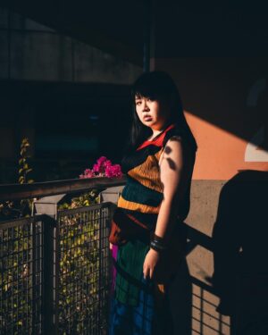 Berry Wen-i Kuo Instagram - 女孩子都一定會玩的 #穿媽媽衣服 的遊戲。

我媽很瘦，
讓我找得好辛苦啊！

（順道一題我真的很像爸爸）
（長女都會像爸爸）
（有人也是這樣嗎？）

#大文的日常生活 
#大文