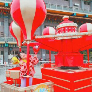 Berry Wen-i Kuo Instagram - 🧧太子遊樂園✨一起快樂過新年🧧

這絕對會是過年時大人小孩的好去處👌

太子遊樂園今年第九年啦🎉🎉
延續一直以來舉辦的愛心慈善公益活動
今年小孩子們最愛的遊樂設施也是一律免費💓

在小孩們開開心心的時候
大人們也可以向太子爺和財神爺祈福求財保平安🙏
（這是我最喜歡的一個環節）
（要記得✅摸摸大元寶✅大錢換小錢）

別忘了也為自己點上一盞燈
照亮好運一整年

搶先體驗的我已經把好運快樂補滿滿了🥳
初一到初五帶著全家大小一起來吧🫶🏻

🎠太子遊樂園🎠
時間：初一到初五
地點：桃園市桃園區國際路一段401巷123號

@huguo_temple 

#桃園護國宮太子爺廟 #桃園護國宮 
#愛心慈善公益活動 #太子遊樂園
#桃園 #桃園景點 #桃園過年 #桃園過年景點 
#過年好去處 #初一走春 #初一要幹嘛