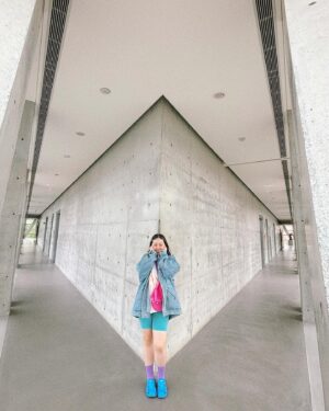 Berry Wen-i Kuo Instagram - #亞洲大學現代美術館 的導覽員姐姐說他們有一個必拍景點，絕對把我拍成 #媽抖明星 ✨✨

結果一拍不得了，直接身高189公分🎊🎊🎊

#大文的日常生活 
#大文