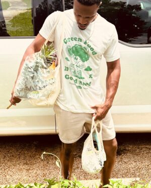 Bertram Williams Jr. Instagram - ✅SEEDED FRUIT 
❌SINGLE-USE PLASTICS
Follow @mamas.sundry ♻️

#BIGFARMASAID #newmusicalert 💪🏾🤣