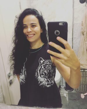 Beste Bereket Instagram - İnsanın kendiyle başbaşa kalabildiği, işi olmasa da bazen vakit gecirdigi, özel bir yerden,özel bir selfie(dışardan anneeeeğğğ diye ses geldiği de oluyor tabii)🤣🤣🤣🤣