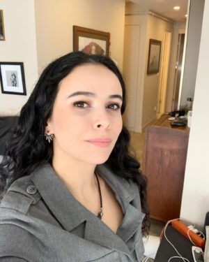 Beste Bereket Instagram - Sabahları yataktan olduğum gibi,sadelikle, doğallıkla cıkmak cok qeyifli. No make up 🤪 #me #myself