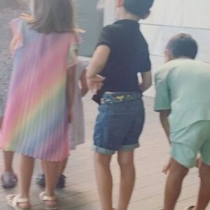 Beste Bereket Instagram - İki cancağzımın doğumgünü @leaonal @serdaronal 28.08🪬  dağlar,ovalar,akarsular ve bol güneş ve bazen de buz kesici güzelliklerle dolu kıymetlilerim💞🎂😬. Allah sağlık ve sıhhat versin,hep çoğalın,gerisi gelir💞
Kutlamalar,yorgun parti tshirtleri,yodalar,grogular,the childlar😍 
Sevdiğimiz dostlar,arkadaşlar kalpler ve kalpler🧿❤️