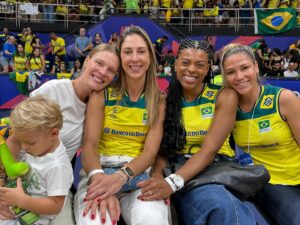 Betina Schmidt Instagram - um domingo especial em família!
A atmosfera e a energia desse jogo não tem igual! Vivemos do esporte e nos emocionamos sempre com ele! 

Obrigada @cbvolei & @grupoklefer por proporcionar memórias únicas pra nossa família 💚💙💛

Parabéns meninas, vocês arrasaram! 🇧🇷🏐