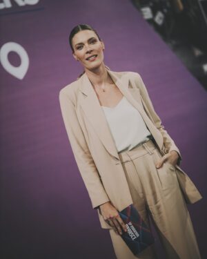 Betina Schmidt Instagram - Day 1 de um Congresso muito especial e preparado com todo carinho pela @abrasceoficial 🤍 

É uma honra poder fazer parte desse projeto inovador, agregador & incentivador do @groupindigobrasil mediando conversas importantes & necessárias com mulheres incríveis! 

Amanhã tem mais Women Talks na @expocenternorte 

ph @marinhero 
look @charthoficial @luziafazzollibrand 
pr @wow_connect 
agency @beyoumgmt