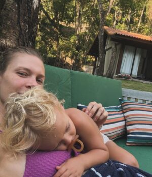 Betina Schmidt Instagram - na terra, mais pertinho do céu 🍃