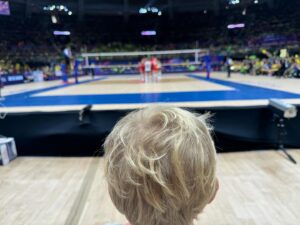 Betina Schmidt Instagram - um domingo especial em família!
A atmosfera e a energia desse jogo não tem igual! Vivemos do esporte e nos emocionamos sempre com ele! 

Obrigada @cbvolei & @grupoklefer por proporcionar memórias únicas pra nossa família 💚💙💛

Parabéns meninas, vocês arrasaram! 🇧🇷🏐