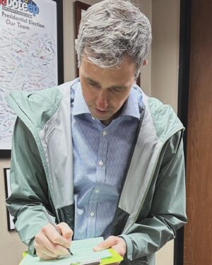 Beto O'Rourke Instagram - Just renewed my Volunteer Deputy Registrar (VDR) certification in El Paso.

In a state with no online or automatic voter registration, we need more VDRs to help register Texas voters.

Join us by signing up for a virtual VDR training (it takes only 45 mins!) at poweredxpeople.org/trainings/