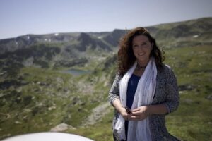 Bettany Hughes Instagram - Pls come to join me to discover the #Treasures of #Bulgaria tonight 6.50pm @channel4 - truly amazing new #archaeology   #history #mountains #myth #beauty X